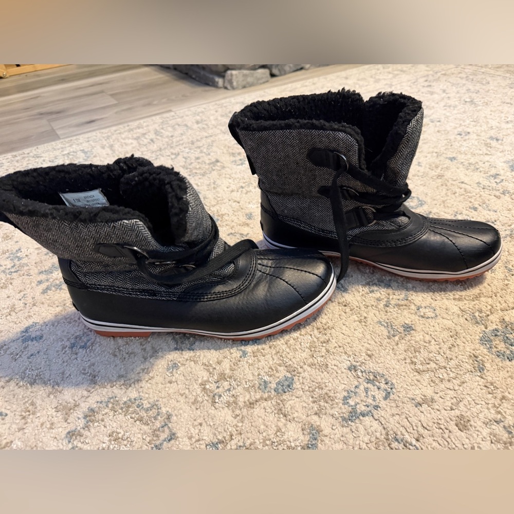 Black and Gray Winter Boots